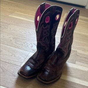 Ariat Women's Dark Brown and Pink Heeled Boots